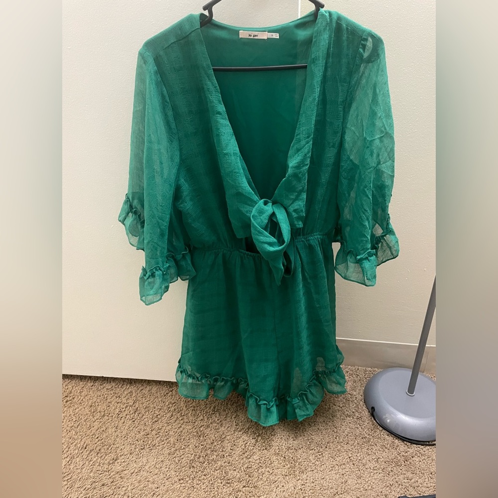 Dark green romper, size M, for sale. Never worn. Ties in the front